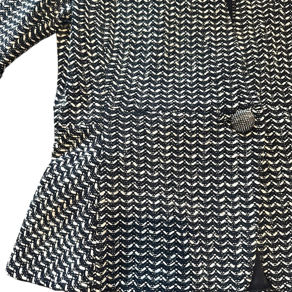 St. John Navy and White Textured Two Piece Suit Size 8 Jacket/10 Skirt - Picture 2 of 6